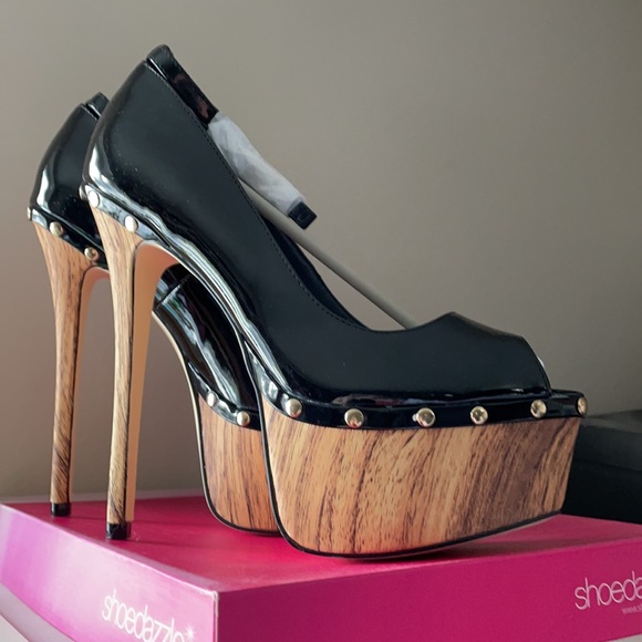 Black patent leather pump - Picture 4 of 5